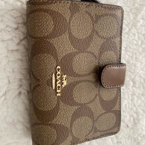 Signature Coach Wallet